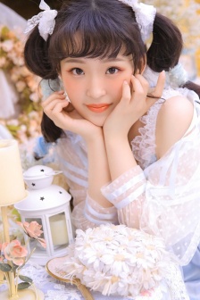 打女佣的屁屁