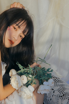 四个老头玩个女子奶头